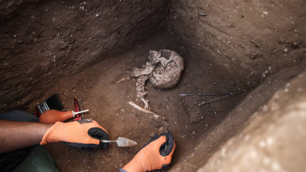 Roma mezarlığında temizlik çalışması: Tarihe ışık tutan mezar Gazze'de 5